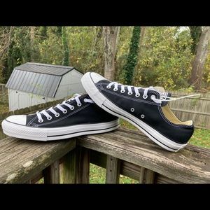 Low top black and white